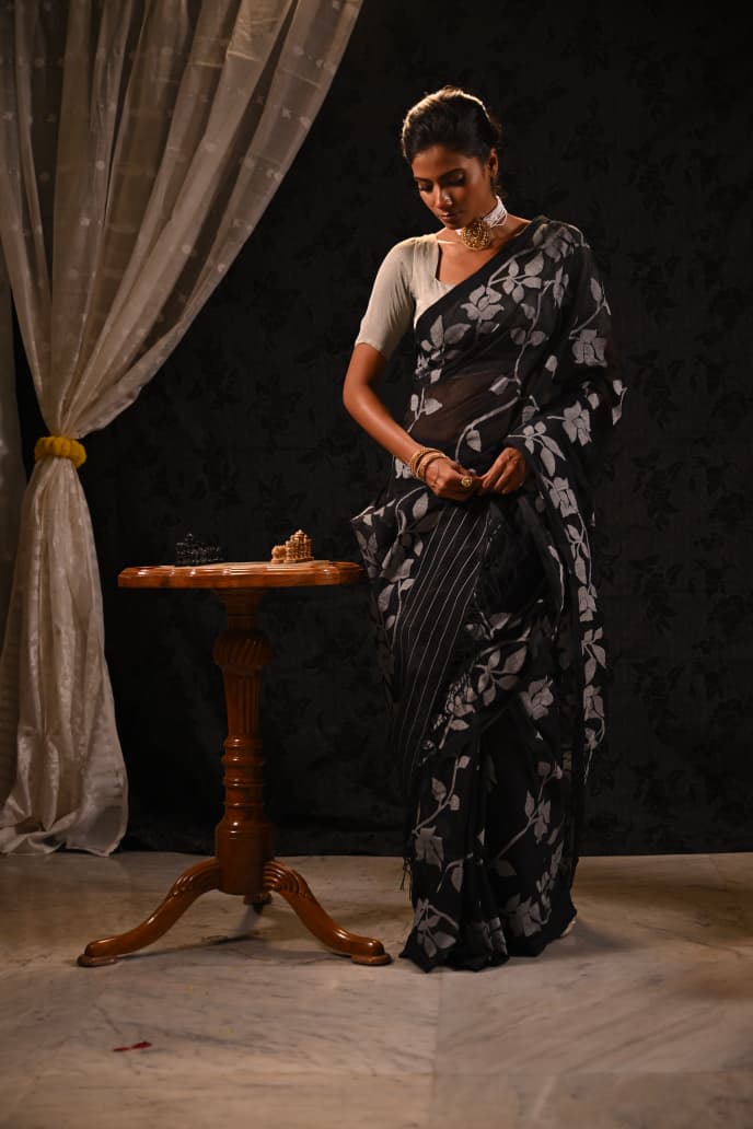 Master weave: Balaram Saha's Black & White Handwoven Cotton Jamdani Saree Balaram Saha