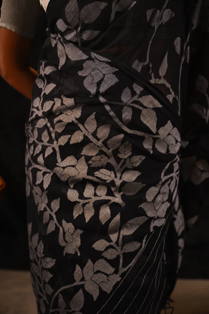 Master weave: Balaram Saha's Black & White Handwoven Cotton Jamdani Saree Balaram Saha