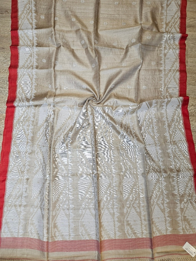 Beige & White Handwoven Gachhi Tussar Silk traditional Jamdani Saree Balaram Saha