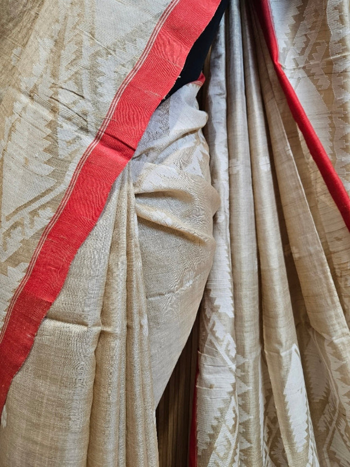 Beige & White Handwoven Gachhi Tussar Silk traditional Jamdani Saree Balaram Saha