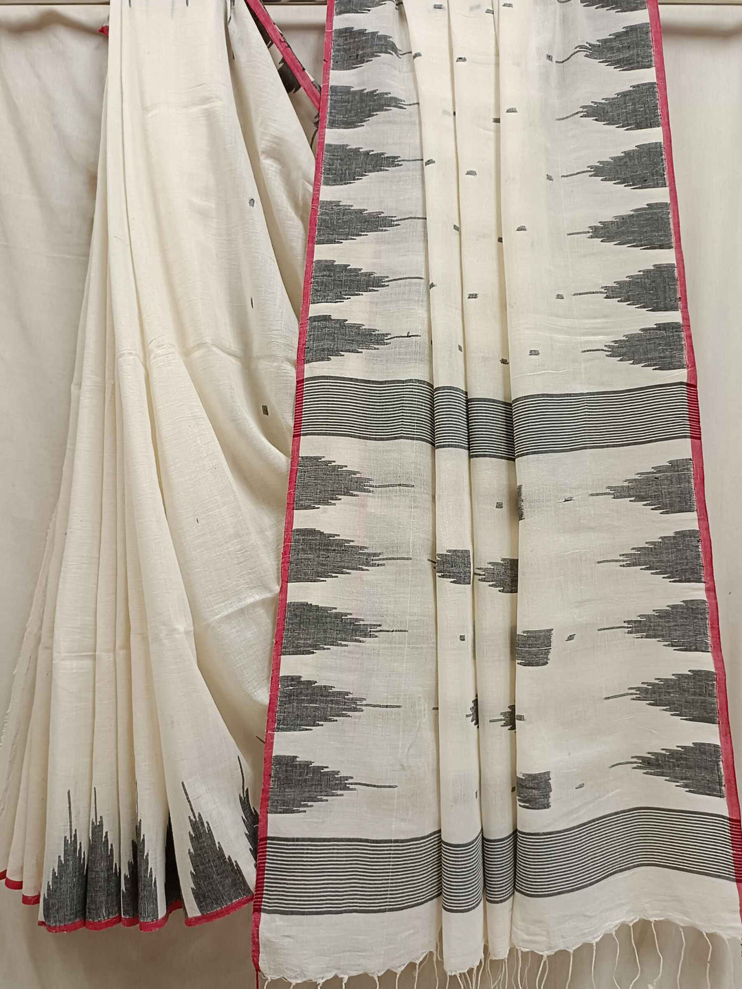 Black & Red Handspun Handwoven Cotton Jamdani Saree Balaram Saha