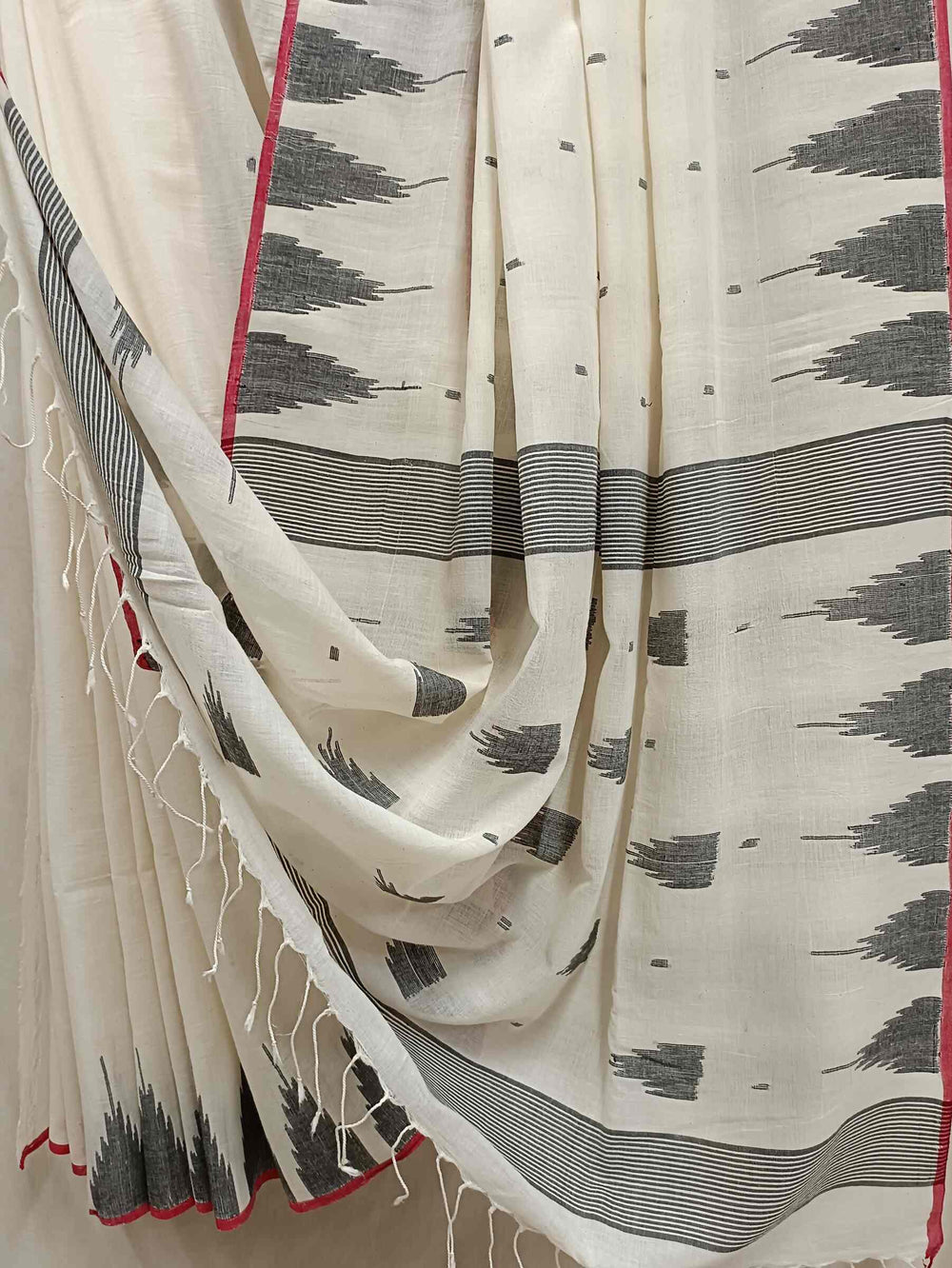 Black & Red Handspun Handwoven Cotton Jamdani Saree Balaram Saha