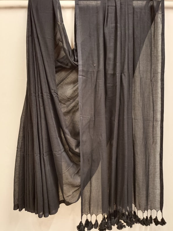 Elevate your elegance with our exquisite Handloom Mull Cotton Saree (Black) Balaram Saha