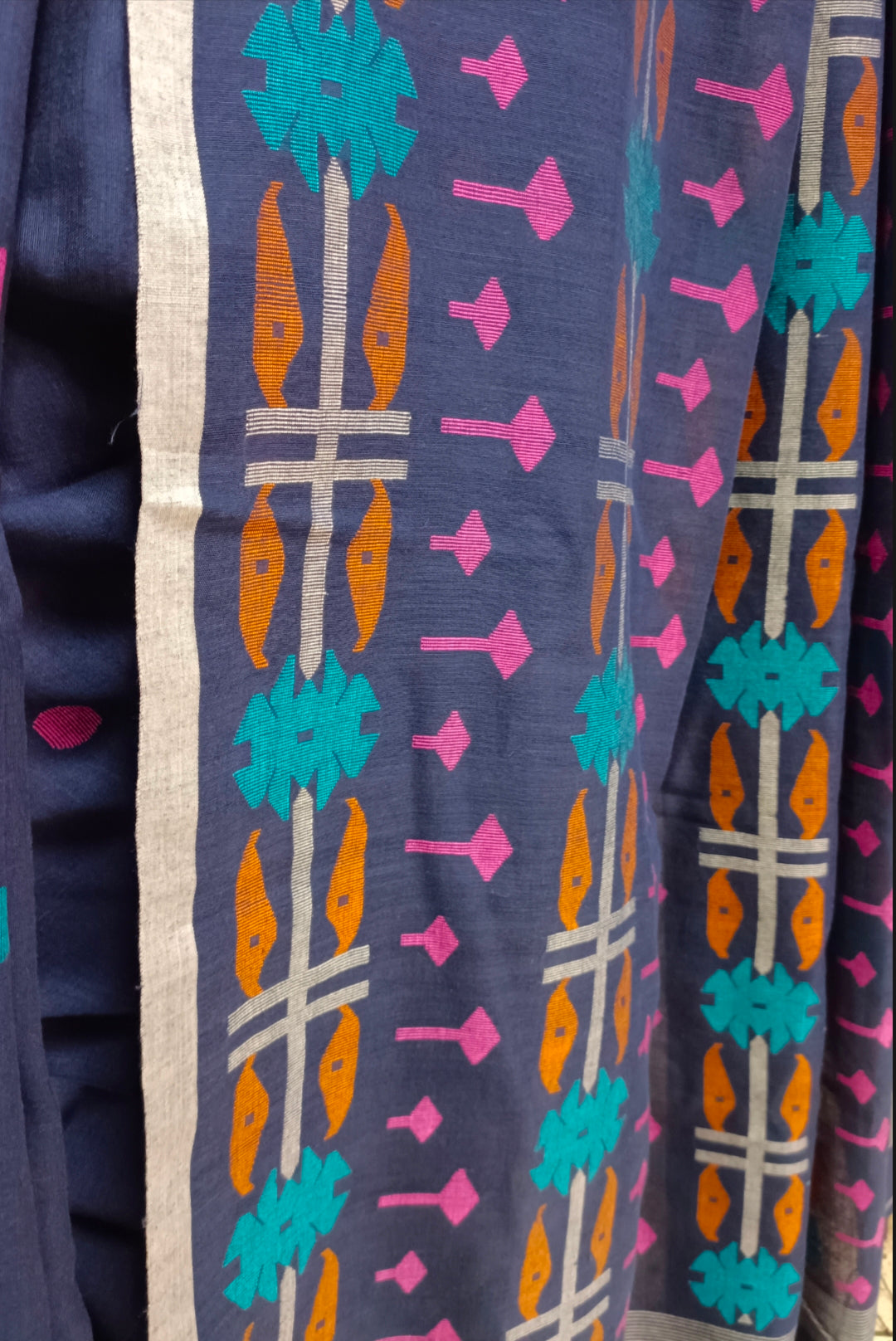 Indigo-Blue handloom handspun handwoven Jamdani Saree (handloom saree, jamdani saree, jamdani sarees, cotton jamdani saree, jamdani cotton saree, handloom cotton saree, balaram saha online, jamdani saree online, soft jamdani saree, dhakai jamdani saree, dhakai jamdani sarees, Jamdani Border Saree, balaram saha handloom saree store photos)