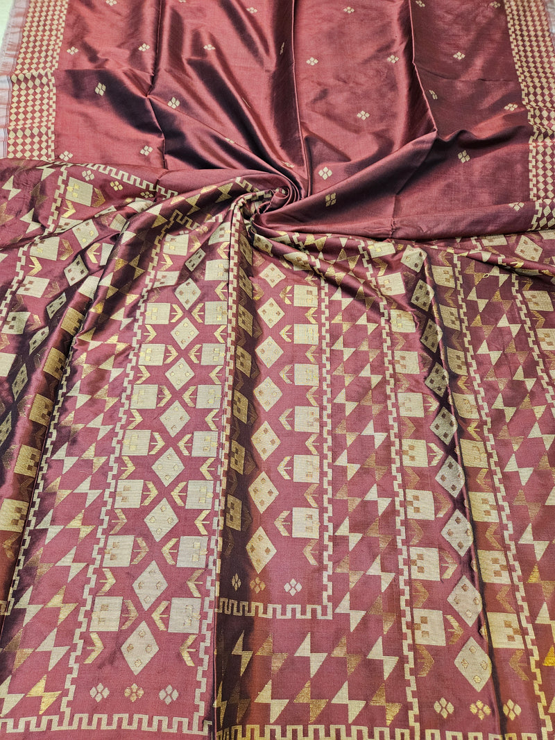 Maroon & Beige Handwoven Premium Katan Silk Jamdani Saree (jamdani saree, jamdani sarees, cotton jamdani saree, jamdani cotton saree, handloom cotton saree, balaram saha online, jamdani saree online, soft jamdani saree, katan silk, silk saree)  https://www.apple.com/