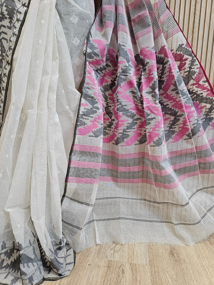 Balaram Saha's Handwoven Off-White Cotton Dhakai Saree: A Touch of Ganga - Jamuna Balaram Saha