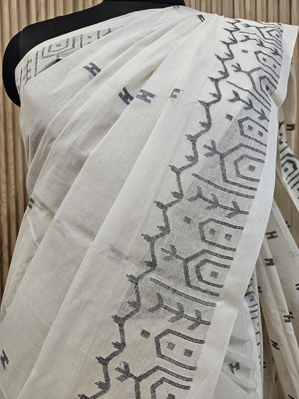 Off-White & Black Cotton Jamdani Saree by Balaram Saha -  (handloom saree, jamdani saree, jamdani sarees, cotton jamdani saree, jamdani cotton saree, handloom cotton saree, balaram saha online, jamdani saree online, soft jamdani saree, dhakai jamdani saree, dhakai jamdani saree, Jamdani Border Saree, handloom saree, balaram saha saree, balaram saha gariahat)

googleusercontent.com