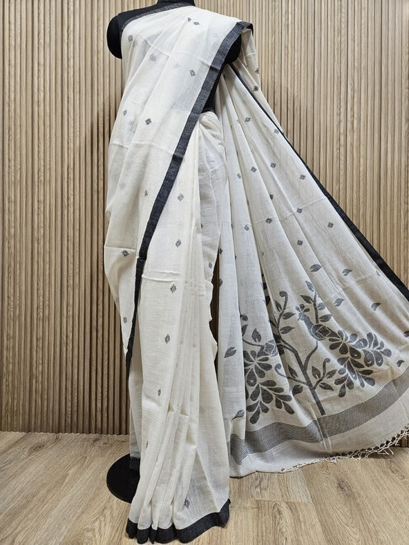 Off-White & Black Handwoven Cotton Jamdani Saree by Balaram Saha - (dhakai jamdani saree, jamdani saree, jamdani sarees, cotton jamdani saree, jamdani cotton saree, handloom cotton saree, original dhakai jamdani saree, jamdani sarees, soft dhakai jamdani saree, jamdani saree Bangladesh, balaram saha, balaram saha handloom saree store, balaram saha saree, balaram saha online, balaram saha saree online, balaram saha gariahat)