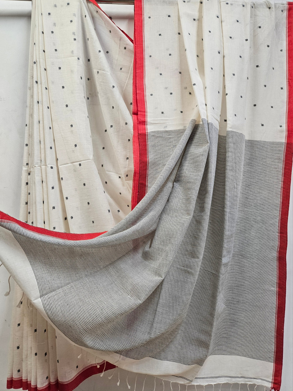 Off-White Red & Black Handloom Handspun Cotton jamdani Saree Balaram Saha