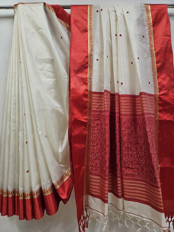 Off-White & Red Handloom Garad Silk Saree With Satin Woven Temple Border by Balaram Saha - (handloom saree, silk saree, handloom silk saree, balaram saha online, silk sarees, silk handloom saree, bengal handloom sarees, pure silk, garad silk saree, silk saree online, bengali silk saree)  https://www.dailymotion.com/