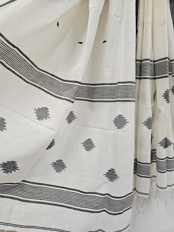 Off White & Black Handspun Handwoven Cotton Jamdani Dupatta Balaram Saha   https://www.msn.com/en-in