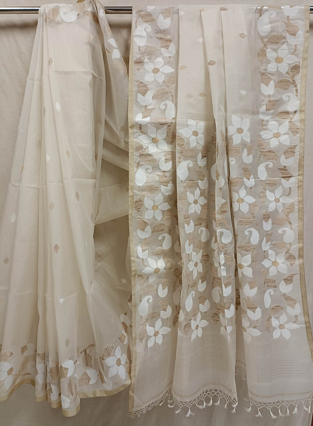 Off-White Fine Qualify Handwoven Muslin Silk Jamdani Saree Balaram Saha