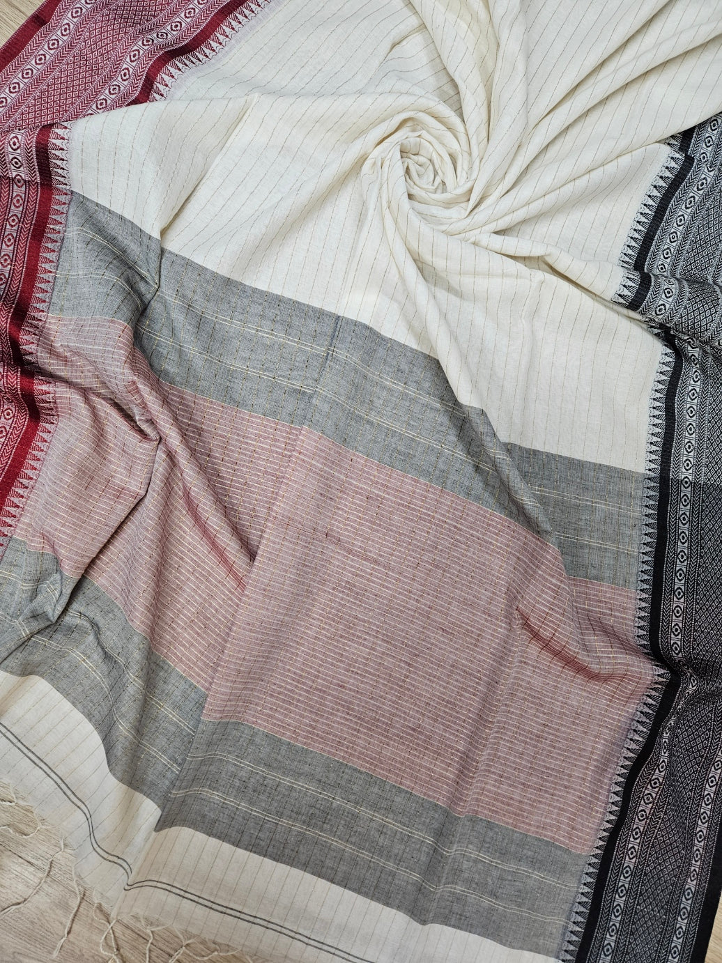 Off-White | Elevate your Everyday Elegance with this Exquisite Handloom Cotton Saree Balaram Saha