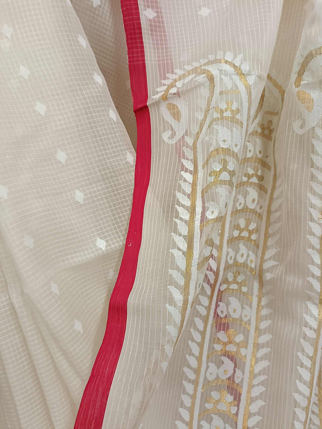 White & Red Handwoven Muslin Silk Jamdani Saree Balaram Saha