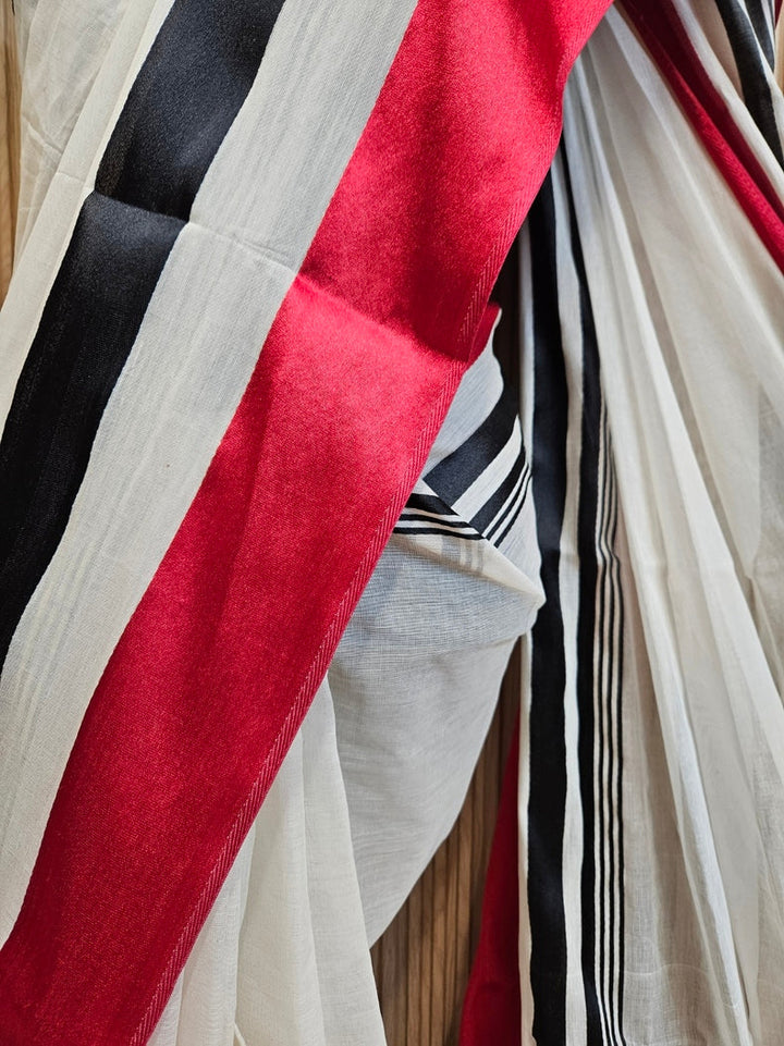 A Stunning Creation by Balaram Saha: Off-White  Handloom Dhaonekali Cotton Saree Balaram Saha