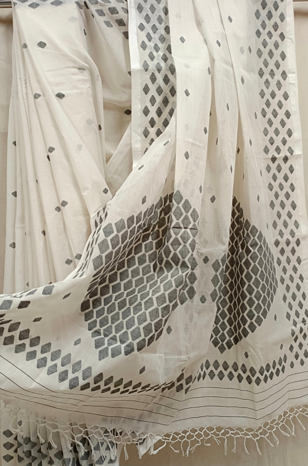 White & Black Handloom Handwoven Cotton Jamdani Saree Balaram Saha
