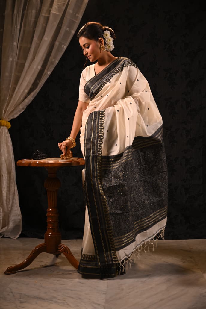 Garad Handloom Silk Saree - Off White & Black Saree By Balaram Saha Balaram Saha