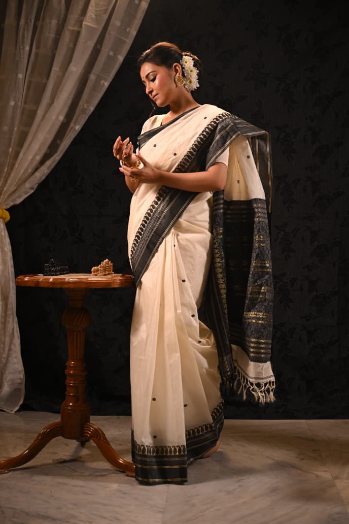 Garad Handloom Silk Saree - Off White & Black Saree By Balaram Saha Balaram Saha