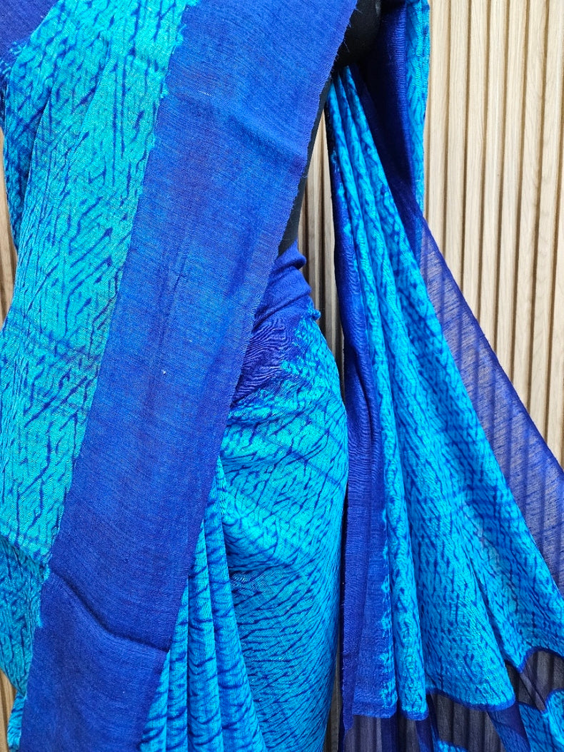 Matka Silk Shibori Saree in Sky Blue & Dark Blue by Balaram Saha Balaram Saha