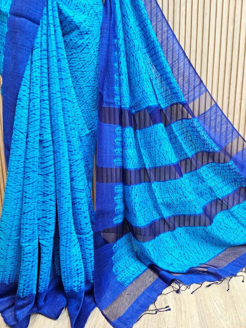 Matka Silk Shibori Saree in Sky Blue & Dark Blue by Balaram Saha Balaram Saha