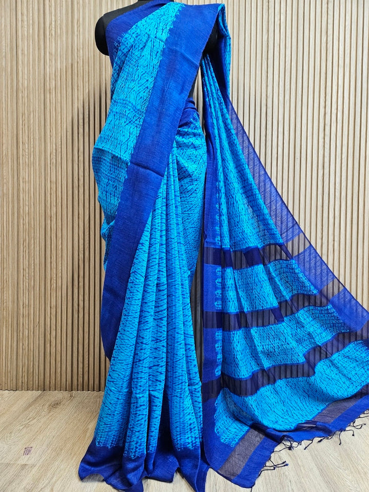 Matka Silk Shibori Saree in Sky Blue & Dark Blue by Balaram Saha Balaram Saha