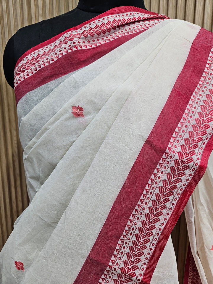 Off-White & Red | Elevate your Ethnic Wardrobe With this Stunning Handloom Totton Saree Balaram Saha