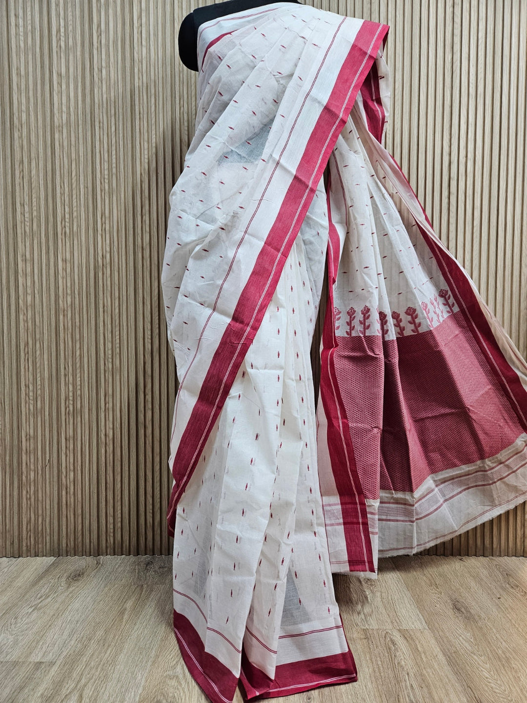 Embrace Timeless Elegance with this Stunning off-white Traditiona Cotton Saree Balaram Saha