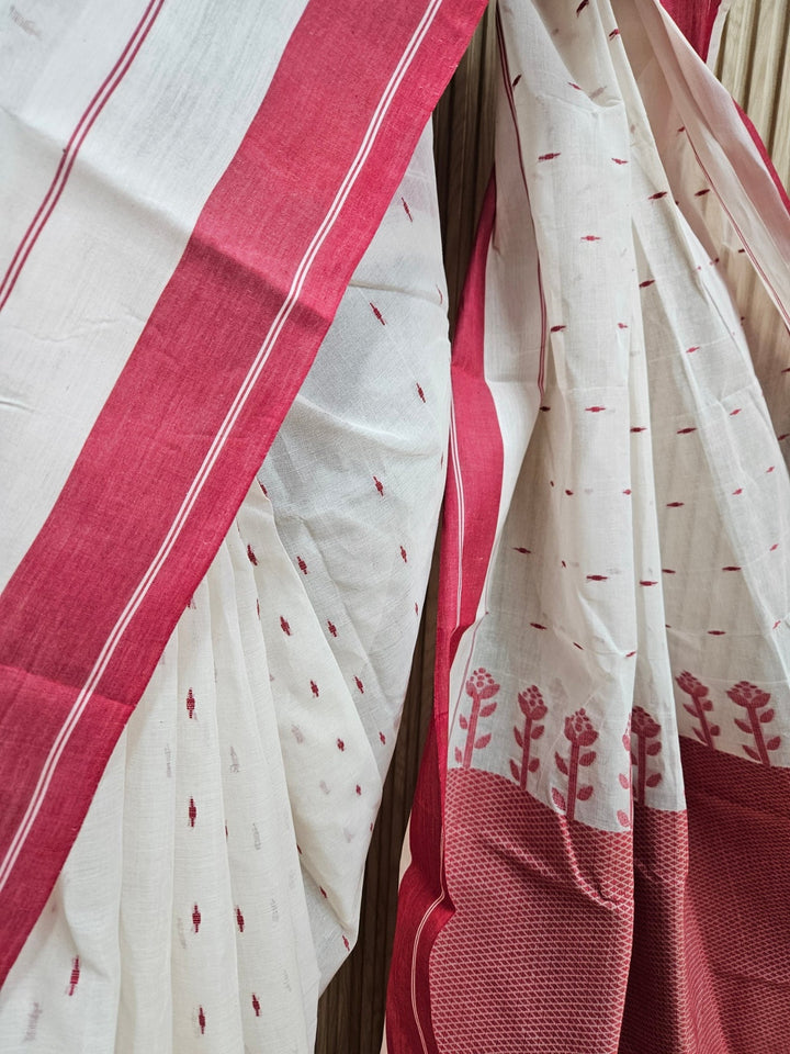 Embrace Timeless Elegance with this Stunning off-white Traditiona Cotton Saree Balaram Saha