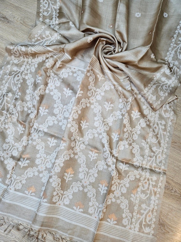 Experience Luxury with Biege White Handloom Tussar Silk Jamdani Saree By Balaram Saha Balaram Saha