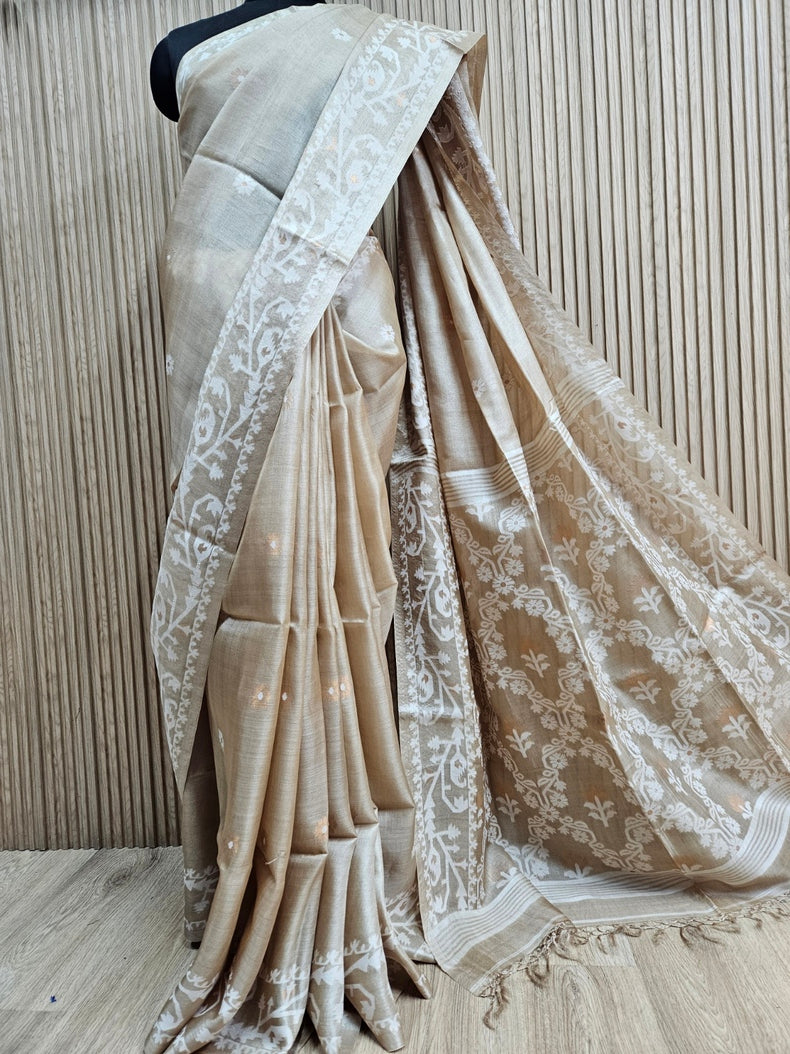 Experience Luxury with Biege White Handloom Tussar Silk Jamdani Saree By Balaram Saha Balaram Saha