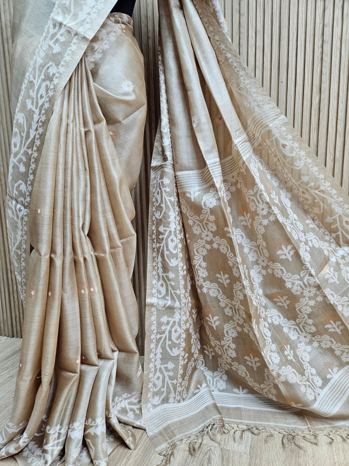 Experience Luxury with Biege White Handloom Tussar Silk Jamdani Saree By Balaram Saha Balaram Saha