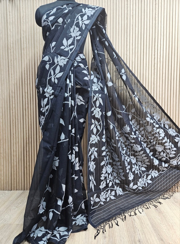 Masterful Craft: Balaram Saha's  Black & White Handwoven Cotton Jamdani Saree Balaram Saha