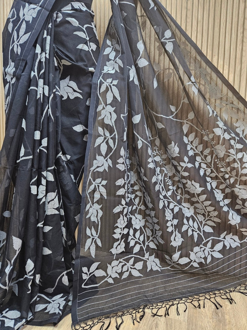 Masterful Craft: Balaram Saha's  Black & White Handwoven Cotton Jamdani Saree Balaram Saha