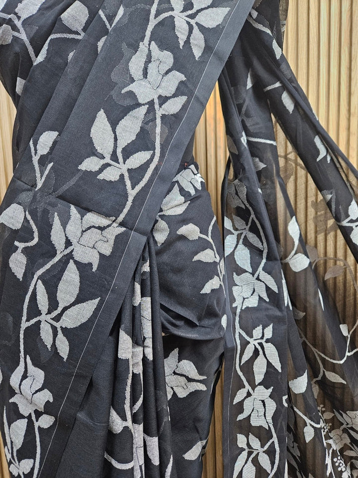 Masterful Craft: Balaram Saha's  Black & White Handwoven Cotton Jamdani Saree Balaram Saha