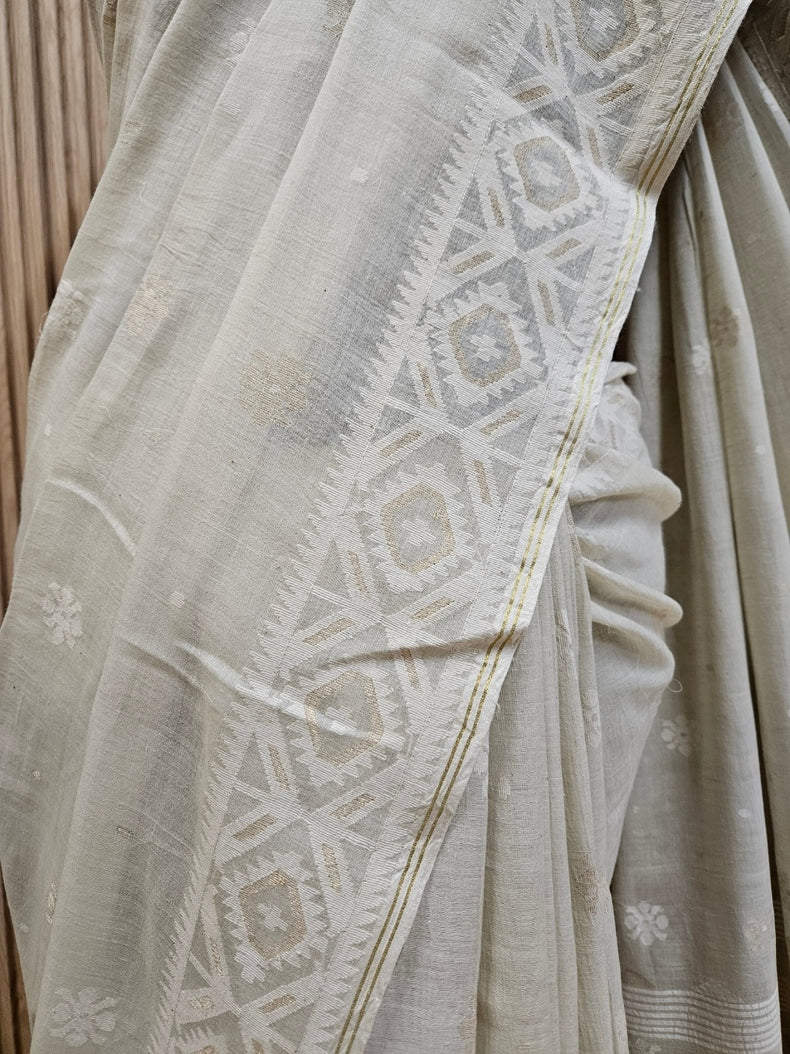 Elegance in Every Thread – Cream & White Handspun Cotton Jamdani Saree with Gold Zari Balaram Saha