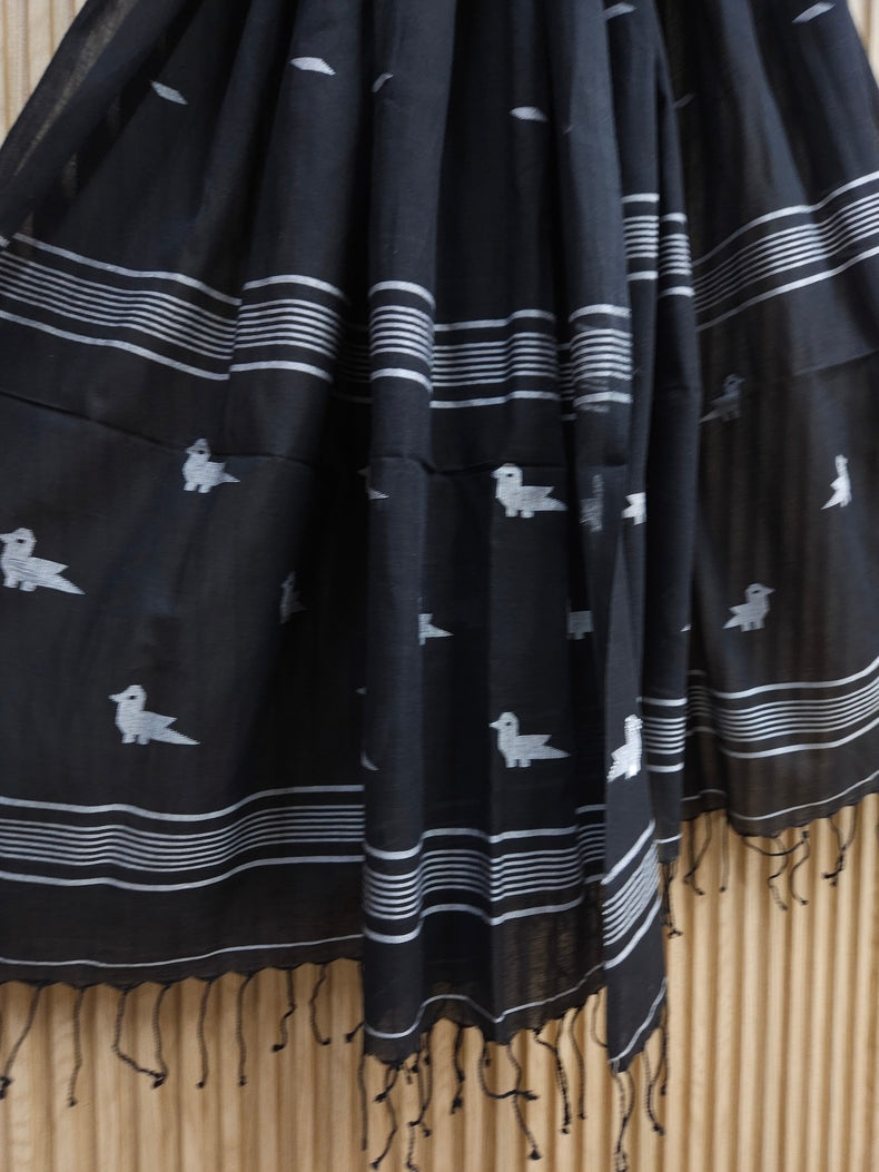 Discover the timeless elegance of our Black & White Handspun Handwoven Cotton Jamdani Dupatta Balaram Saha