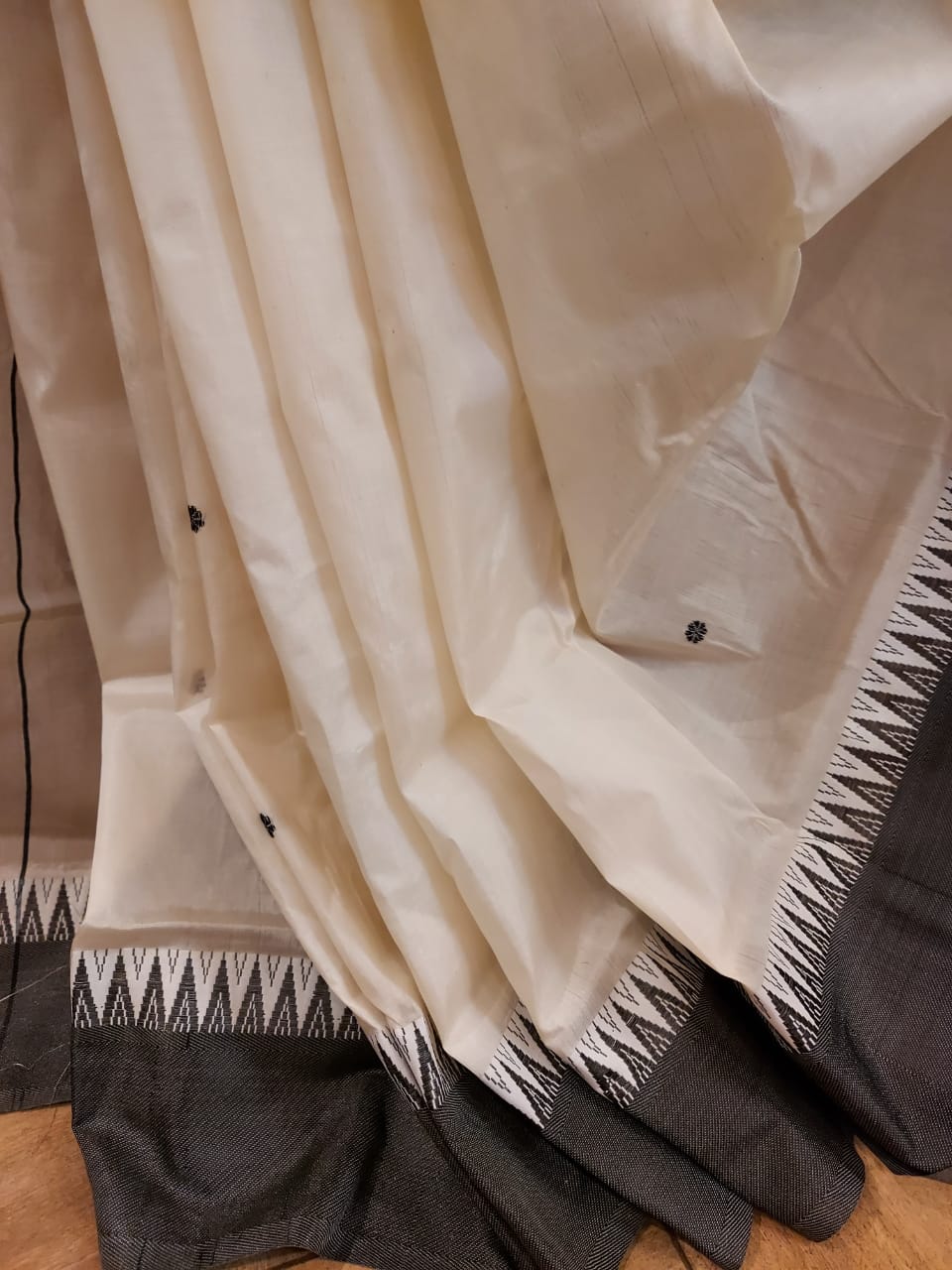 Garad Handloom Saree – Off White & Black by Balaram Saha