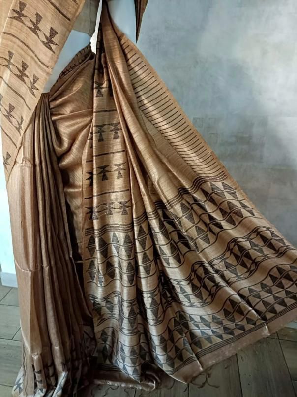 Matka Silk Saree by Balaram Saha – Beige Gold Beauty with Black Grace