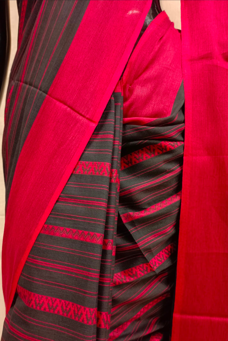 Black & Red Handloom Traditional Dhonekali Saree Balaram Saha