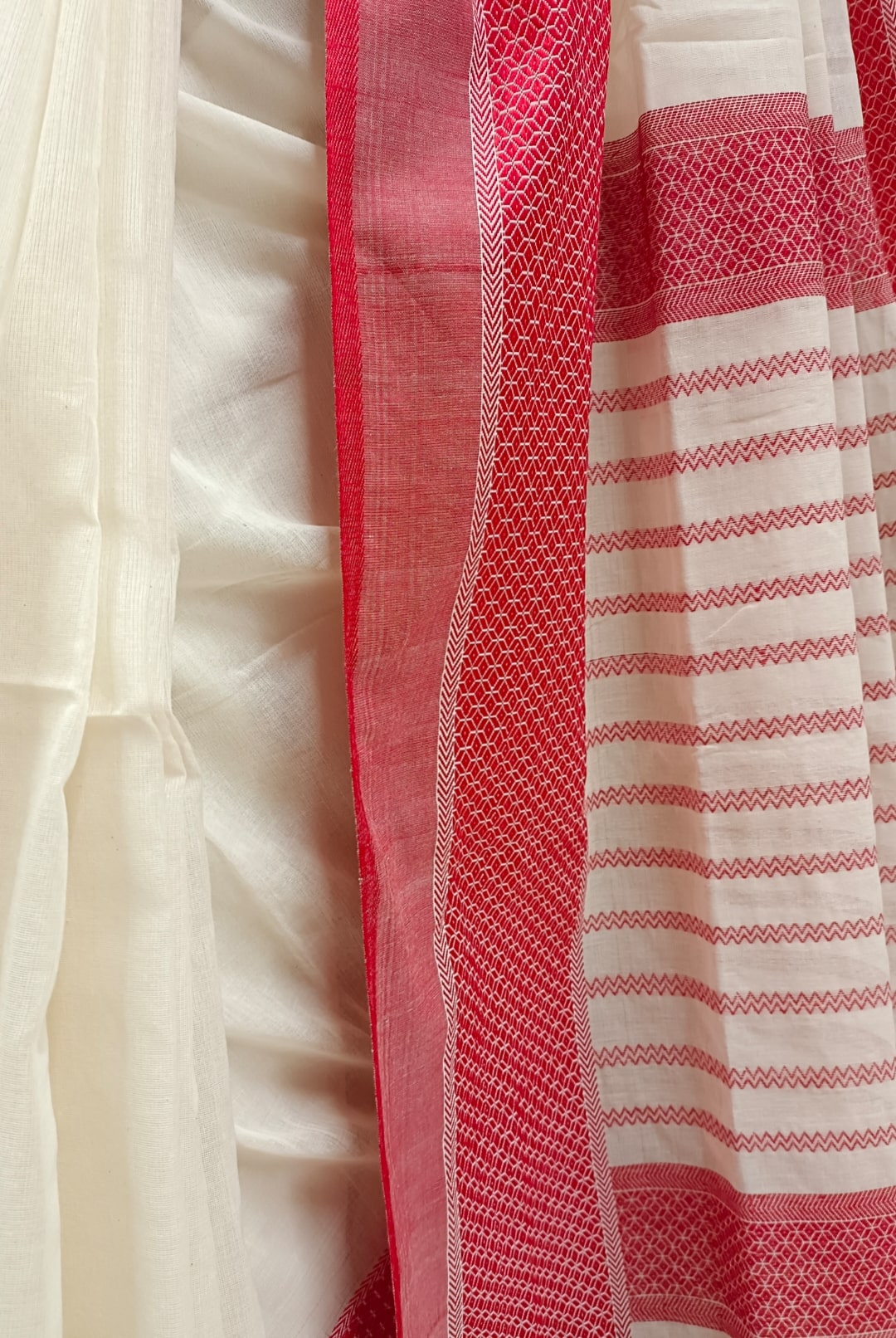 Off-White & Red Traditional Handloom Soft Cotton Saree Balaram Saha