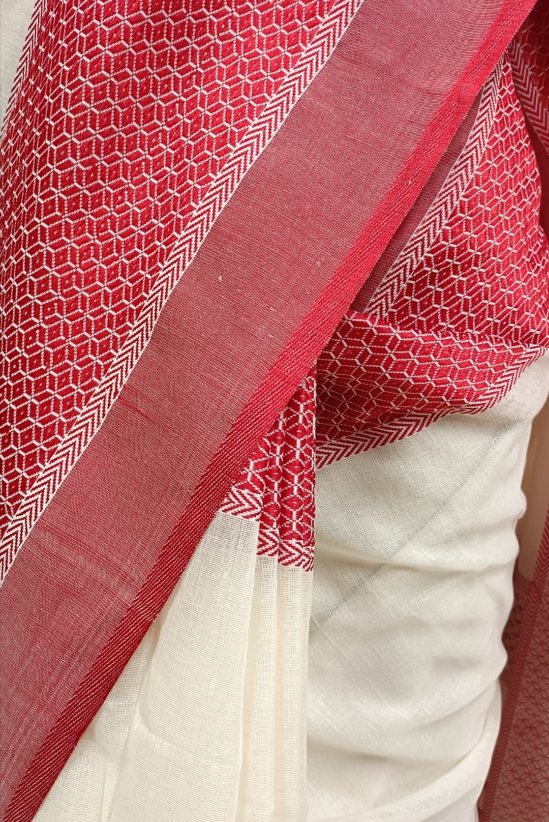 Off-White & Red Traditional Handloom Soft Cotton Saree Balaram Saha