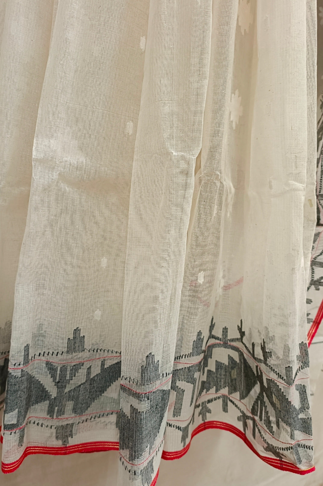 Off-white & Red Handwoven Bangladeshi Jamdani Saree Balaram Saha