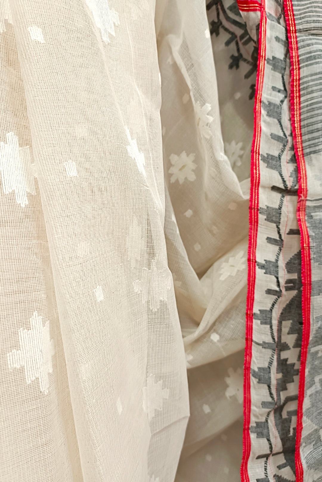 Off-white & Red Handwoven Bangladeshi Jamdani Saree Balaram Saha